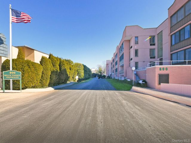  1 BR,  2.00 BTH &nbsp;Other style home in Albertson