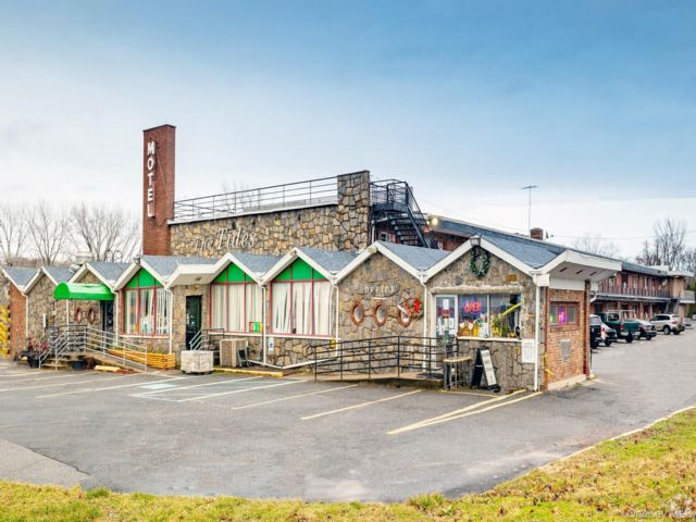 Studio,  0.00 BTH &nbsp;House style home in Locust Valley