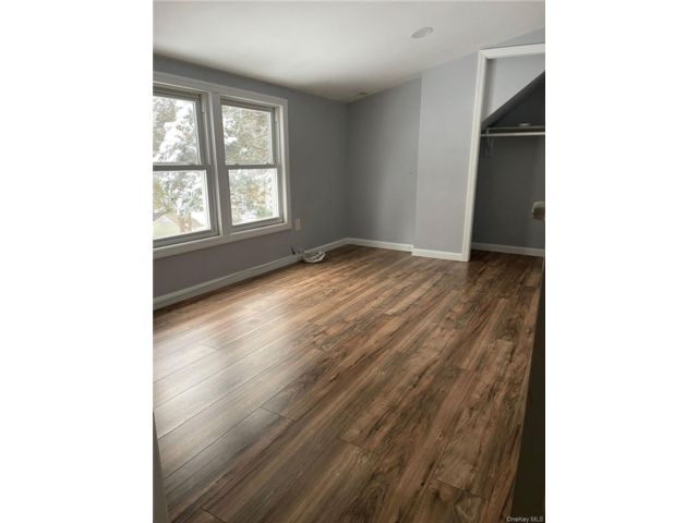  3 BR,  1.00 BTH &nbsp;Exp cape style home in Huntington Station