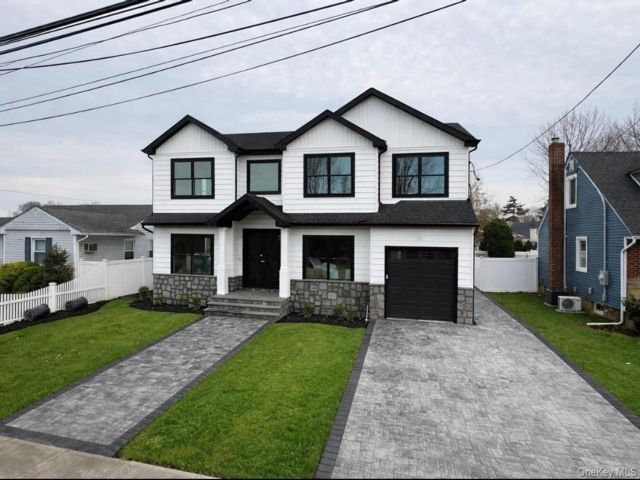  5 BR,  3.00 BTH &nbsp;Colonial style home in Seaford