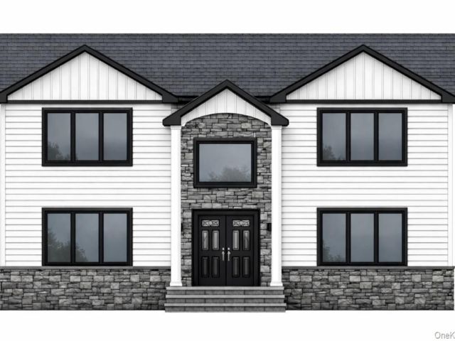  5 BR,  6.00 BTH &nbsp;Colonial style home in East Meadow