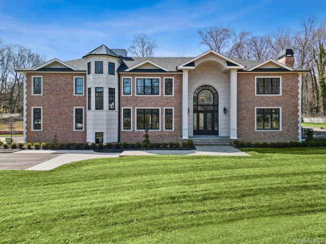  5 BR,  7.00 BTH &nbsp;Colonial style home in Dix Hills