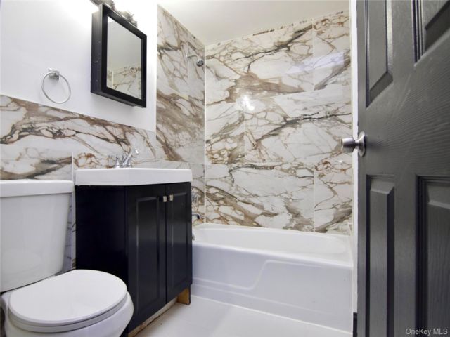  3 BR,  1.00 BTH &nbsp;Other style home in Wakefield