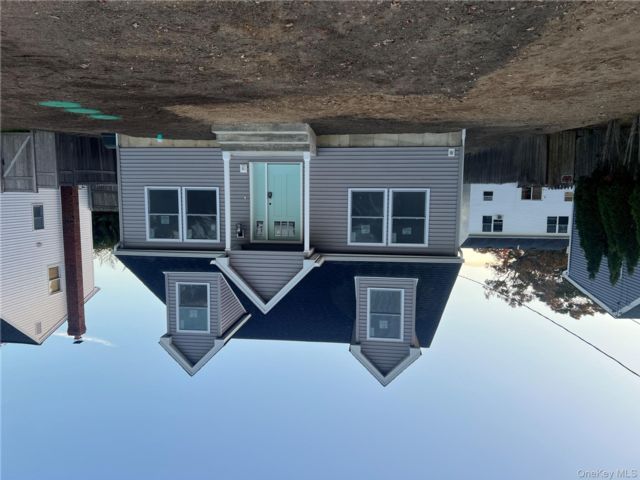  3 BR,  2.00 BTH &nbsp;Cape cod style home in Shirley