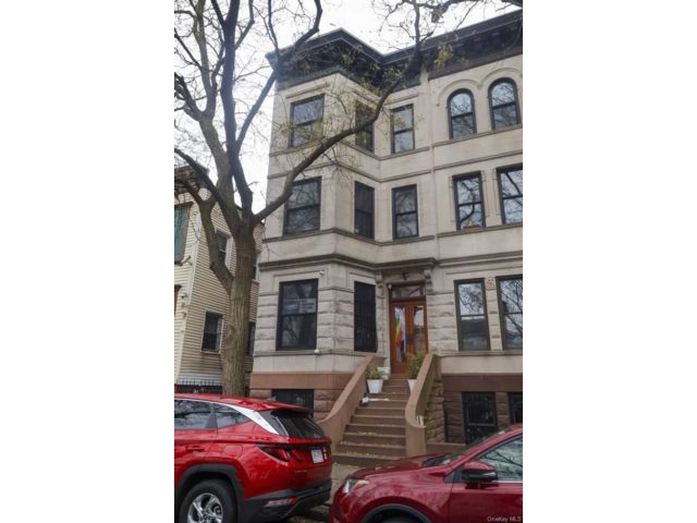  5 BR,  4.00 BTH &nbsp;House style home in New York (manhattan)