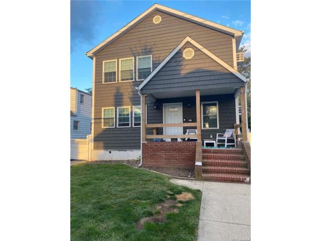  3 BR,  1.00 BTH &nbsp;A-frame style home in Long Beach