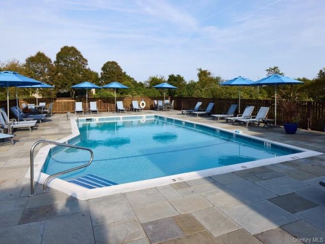  3 BR,  3.00 BTH &nbsp;Condo style home in Montauk