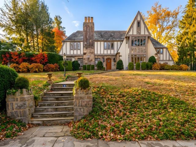  6 BR,  5.00 BTH &nbsp;Tudor style home in Mount Vernon