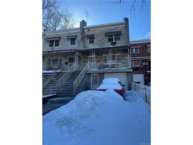  4 BR,  3.00 BTH &nbsp;Colonial style home in Esplanade