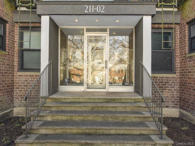  1 BR,  1.00 BTH &nbsp;Other style home in Oakland Gardens