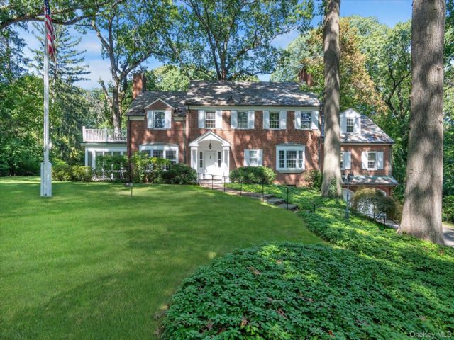  5 BR,  6.00 BTH &nbsp;Colonial style home in Sands Point