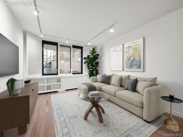  3 BR,  3.00 BTH &nbsp;Condo style home in New York (manhattan)