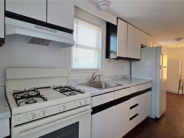  1 BR,  1.00 BTH &nbsp;Colonial style home in Oyster Bay