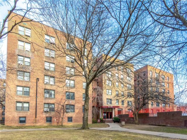  2 BR,  1.00 BTH &nbsp;Other style home in Kew Garden Hills