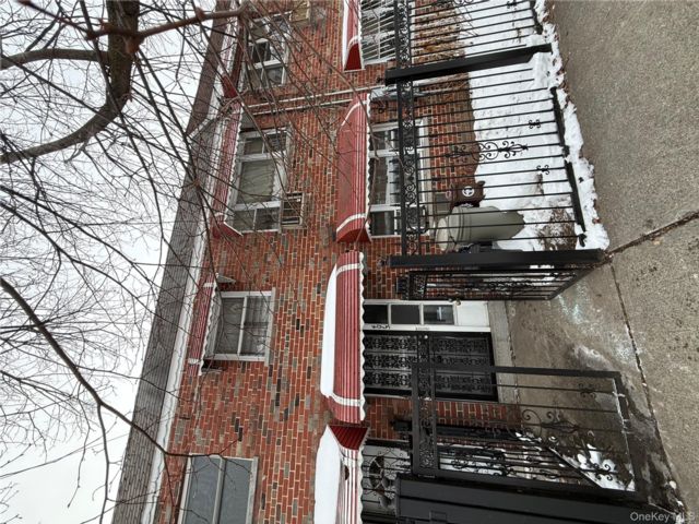 [Wakefield Real Estate, listing number 7249899]