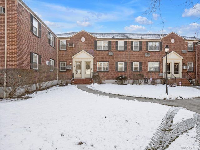  1 BR,  1.00 BTH &nbsp;Garden style home in Bayside