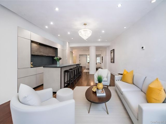  3 BR,  4.00 BTH &nbsp;Other style home in New York (manhattan)