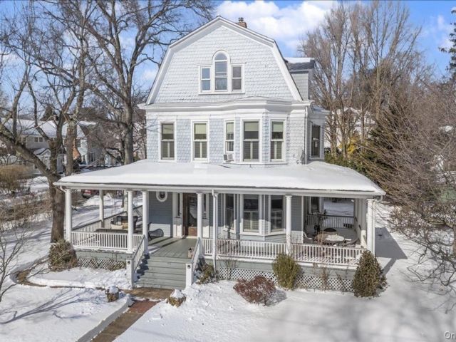  6 BR,  3.00 BTH &nbsp;Colonial style home in Sea Cliff