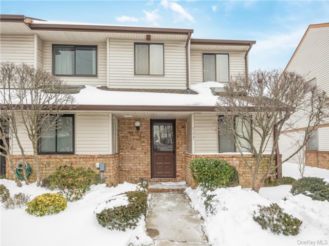  3 BR,  3.00 BTH &nbsp;Other style home in Wantagh