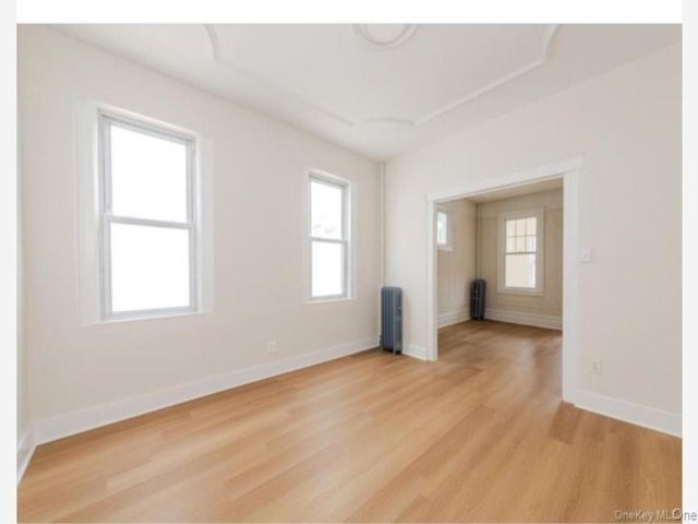  4 BR,  1.00 BTH &nbsp;Contemporary style home in Parkchester
