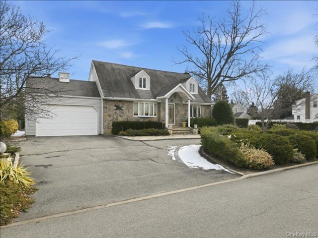  4 BR,  2.00 BTH &nbsp;Exp cape style home in Westbury