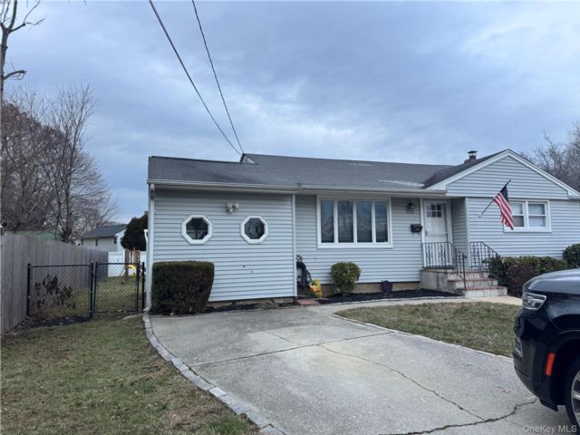 [North Babylon Real Estate, listing number 7250023]