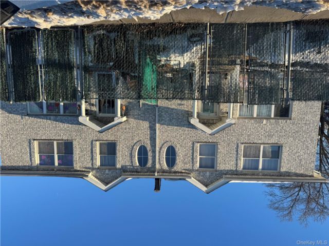  6 BR,  4.00 BTH &nbsp;House style home in Bellerose