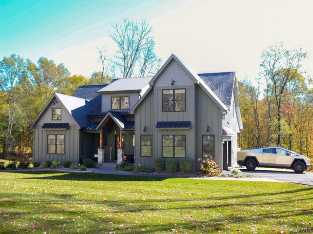  3 BR,  4.00 BTH &nbsp;Cape cod style home in Montgomery