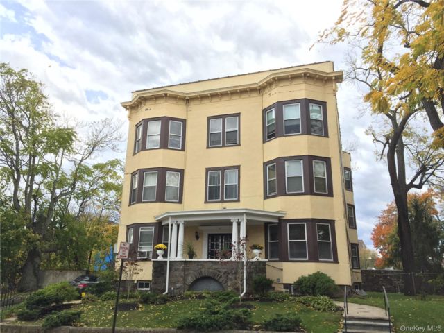  3 BR,  1.00 BTH &nbsp;Colonial style home in New Rochelle