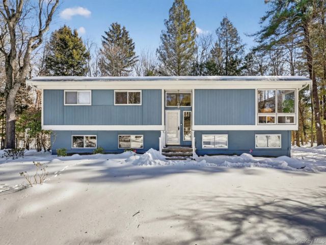  5 BR,  3.00 BTH &nbsp;Hi ranch style home in West Nyack