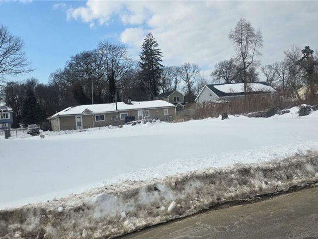 Lot <b>Size:</b>  &nbsp;House style home in Wyandanch