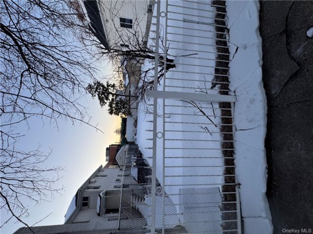 Lot <b>Size:</b>  &nbsp;House style home in South Ozone Park