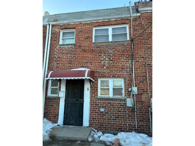  3 BR,  2.00 BTH &nbsp;Colonial style home in Springfield Gardens