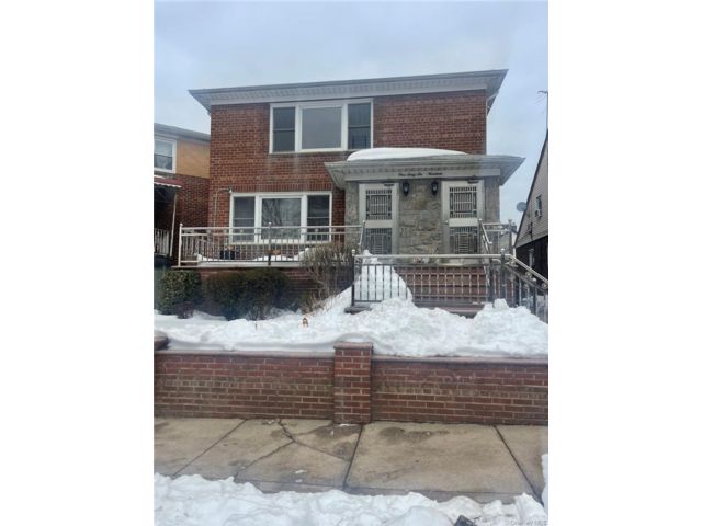  3 BR,  2.00 BTH &nbsp;Other style home in Whitestone
