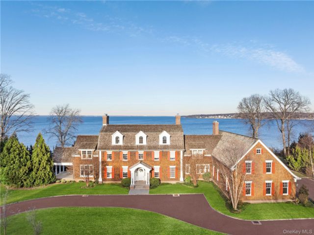  6 BR,  8.00 BTH &nbsp;Colonial style home in Sands Point