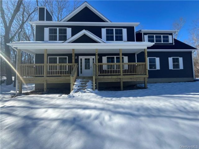  4 BR,  3.00 BTH &nbsp;Colonial style home in Otisville