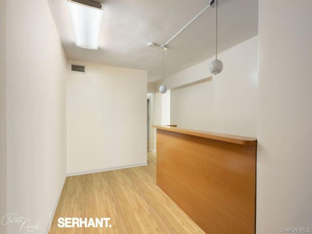 [PHOTO]
