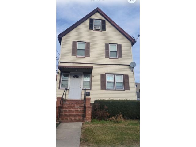  3 BR,  2.00 BTH &nbsp;Colonial style home in Mount Vernon