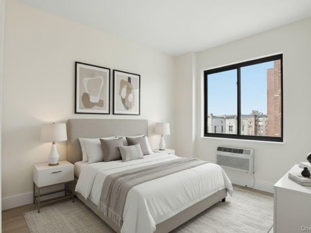  2 BR,  2.00 BTH &nbsp;Modern style home in Jamaica