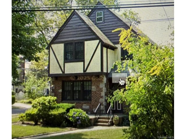 3 BR,  2.00 BTH &nbsp;Tudor style home in Floral Park