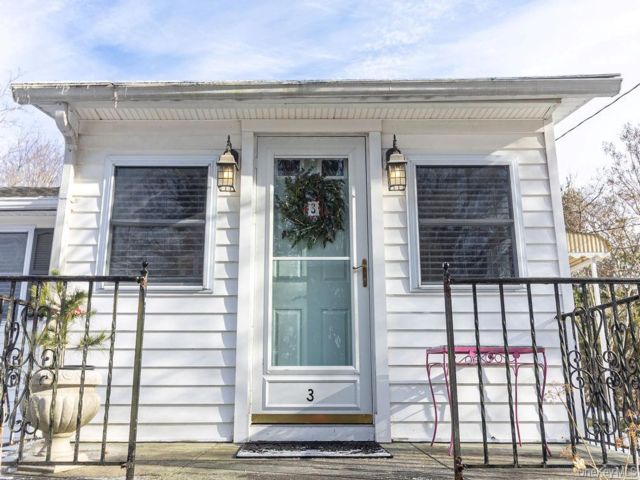  2 BR,  1.00 BTH &nbsp;Bungalow style home in Rocky Point