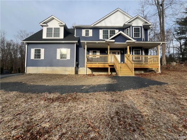  4 BR,  3.00 BTH &nbsp;Colonial style home in Otisville