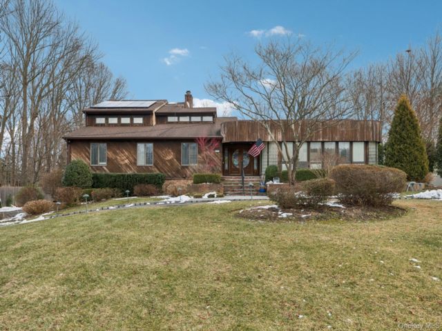  5 BR,  4.00 BTH &nbsp;Exp ranch style home in Northport