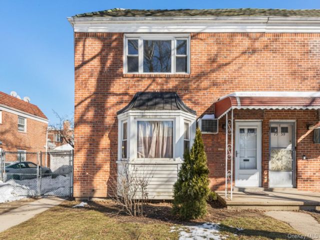  4 BR,  3.00 BTH &nbsp;House style home in Fresh Meadows