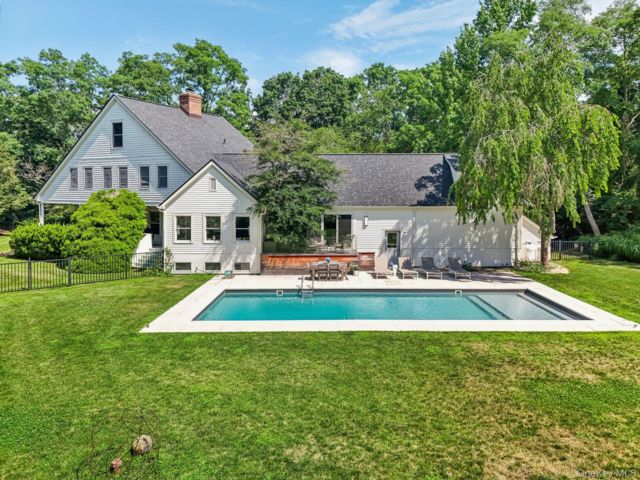  4 BR,  3.00 BTH &nbsp;Contemporary style home in Bellport Village