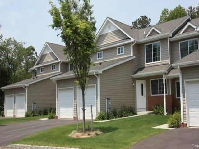  3 BR,  3.00 BTH &nbsp;Other style home in Coram