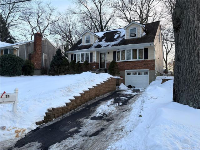  3 BR,  2.00 BTH &nbsp;Cape cod style home in Huntington Station