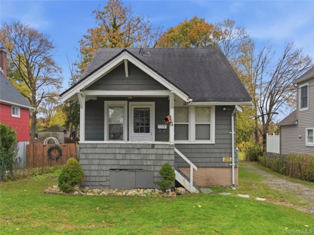  4 BR,  2.00 BTH &nbsp;Cape cod style home in Huntington Station