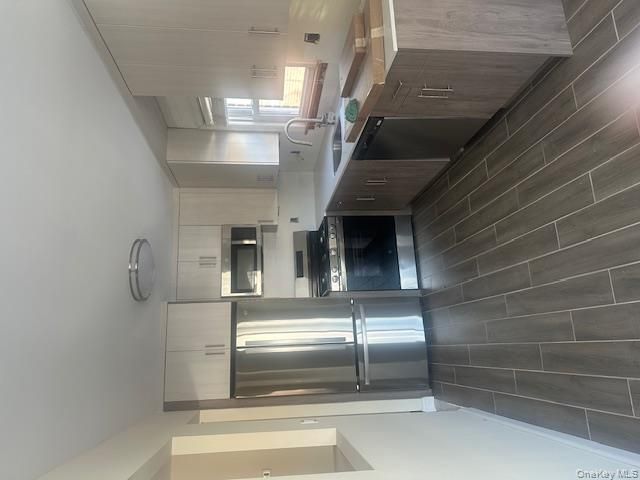  3 BR,  2.00 BTH &nbsp;Other style home in Whitestone