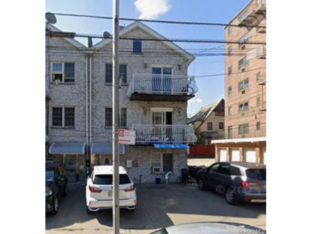  9 BR,  6.00 BTH &nbsp;House style home in Jamaica